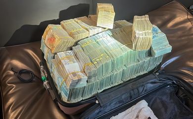 A Polícia Federal (PF) deflagou uma operação para desarticular grupos criminosos especializados na lavagem de dinheiro proveniente do tráfico internacional de drogas e outros delitos. A Operação Bahamut conta com 80 agentes nos estados do Rio de