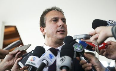 O governador reeleito do Ceará, Camilo Santana, após reunião dos governadores eleitos dos estados do nordeste, em Brasília.