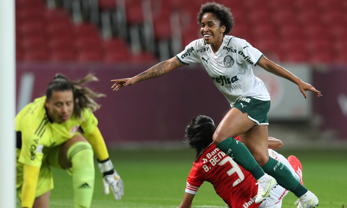 Corinthians vence Palmeiras no jogo de ida e abre vantagem na semifinal do Paulista  feminino