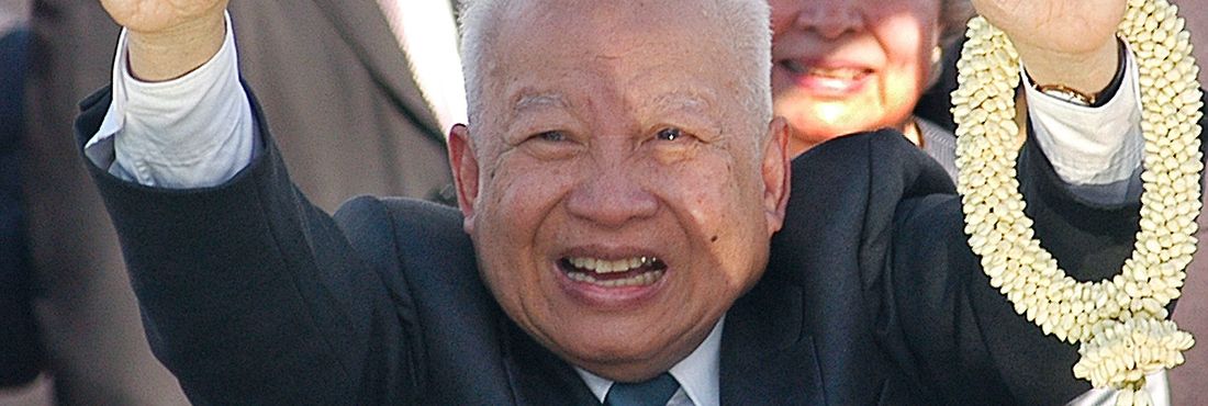 O antigo rei do Camboja, Norodom Sihanouk, morreu nesta segunda-feira (15)