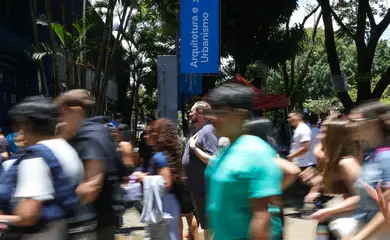 Brasília (DF) 09/11/2025 - Candidatos chegam para fazer a prova nesse primeiro dia de Enem Foto: Fabio Rodrigues-Pozzebom/ Agência Brasil