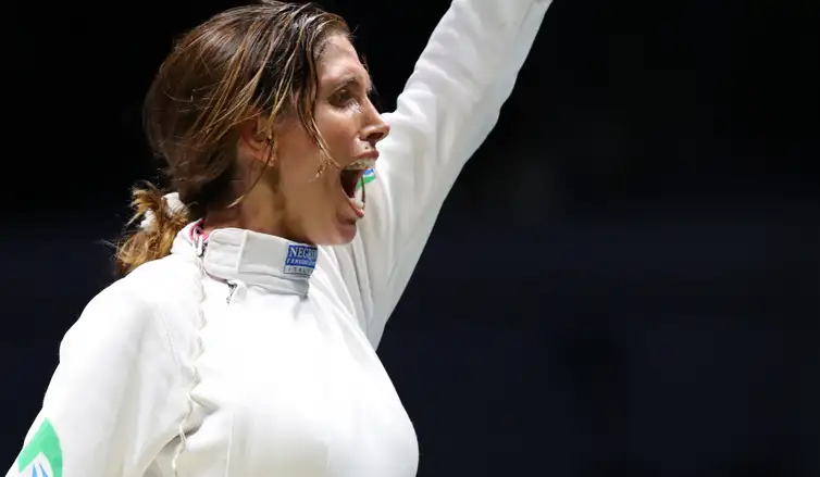 A brasileira Nathalie Moellhausen conquistou um resultado inédito para esgrima brasileira, a medalha de ouro no Campeonato Mundial, em Budapeste, capital da Hungria.