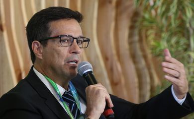 O presidente do Banco Central, Roberto Campos Neto, discursa no congresso Mercado Global de Carbono, no Jardim Botânico, zona sul do Rio.