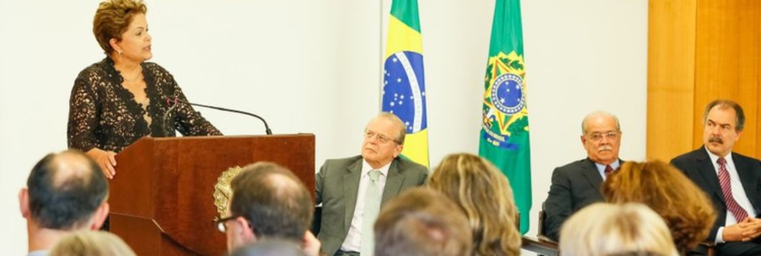 Dilma anuncia obras de ponte no RS