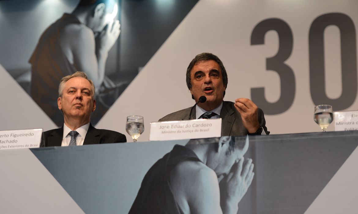 Ministros Luiz Alberto Figueiredo Machado (MRE) e José Eduardo Cardozo (MJ) em reunião para concluir processo de celebração dos 30 anos da Declaração de Cartagena para Refugiados (Fabio Rodrigues Pozzebom/Agência Brasil)