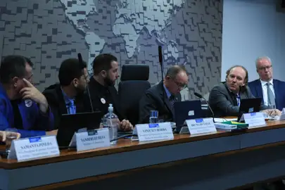 Brasília (DF), 14/05/2025  - Reunião da Comissão de Agricultura e Reforma Agrária (CRA) do Senado para debater a crescente apreensão de gado pelo Ibama em áreas embargadas, incluindo aquelas existentes em Unidades de Conservação não implantadas. Participou o presidente do Ibama, Rodrigo Agostinho, entre outros convidados. Foto: Lula Marques/Agência Brasil