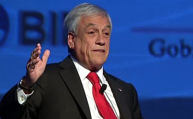 O ex-presidente Sebastián Piñera, candidato de centro-direita à presidência do Chile, faz seu último dia de campanha