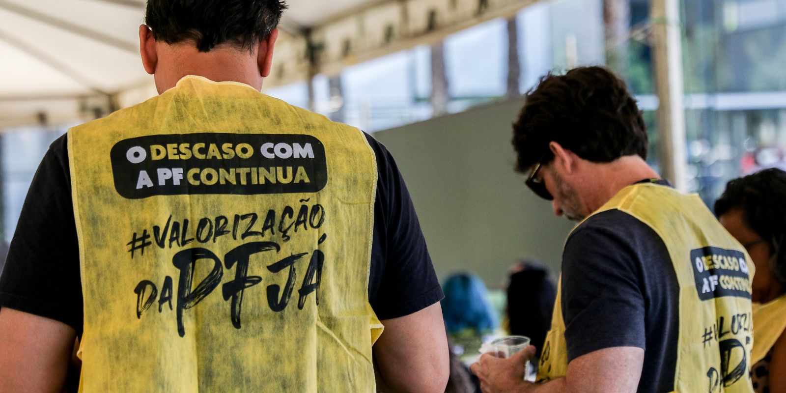 “O descaso com a PF continua, Valorização da PF já.” | Agência Brasil