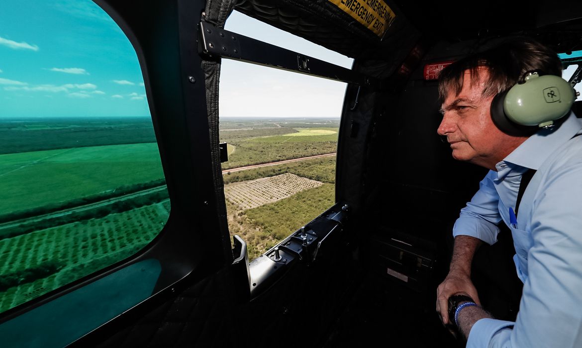  Presidente da República, Jair Bolsonaro durante sobrevoo do perímetro irrigado dos Tabuleiros Litorâneos do Piauí
