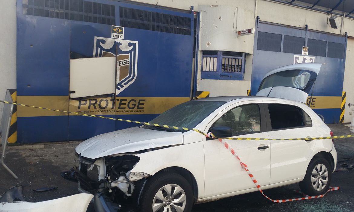 Durante a madrugada, uma quadrilha fortemente armada tentou assaltar a empresa de valores Protege na capital paulista
