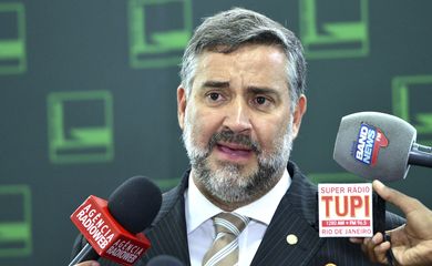 Brasília - Deputado Paulo Pimenta fala à imprensa no Salão Verde da Câmara dos Deputados (Antonio Cruz/Agência Brasil)