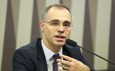  O advogado-geral da União, André Luiz de Almeida Mendonça, participa de audiência pública da Comissão de Serviços de Infraestrutura do Senado.
