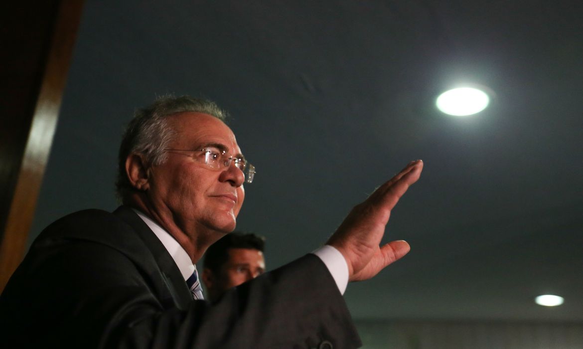 Brasília - O presidente do Senado, Renan Calheiros, fala sobre decisão do plenário do STF que o manteve no cargo(Fabio Rodrigues Pozzebom/Agência Brasil)