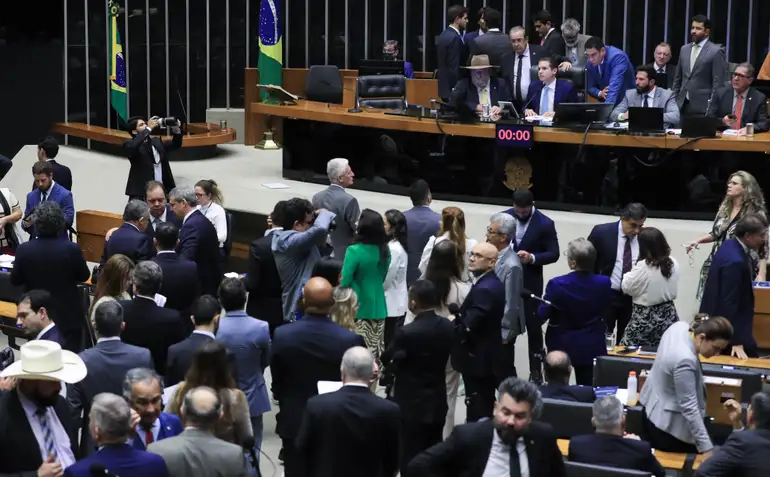 Brasília (DF), 21/05/2025  -  Câmara dos Deputados durante  sessão plenária para votar o projeto de lei (PL 1.466/2025) lei que propõe uma revisão do sistema de carreira e remuneração dos servidores públicos do Poder Executivo federal. Foto: Lula Marques/Agência Brasil