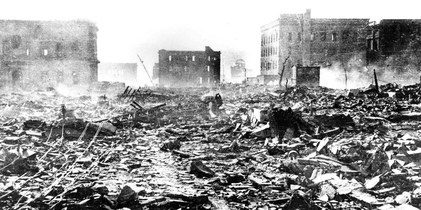 Hiroshima: população homenageia vítimas da bomba com mensagens de paz