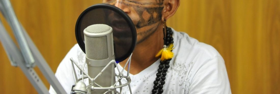 O programa Amazônia Brasileira, da Rádio Nacional da Amazônia, recebeu índios da etnia Munduruku. Na foto, Valdenir Munduruku, da Aldeia Teles Pires, em Jacareacanga (PA)