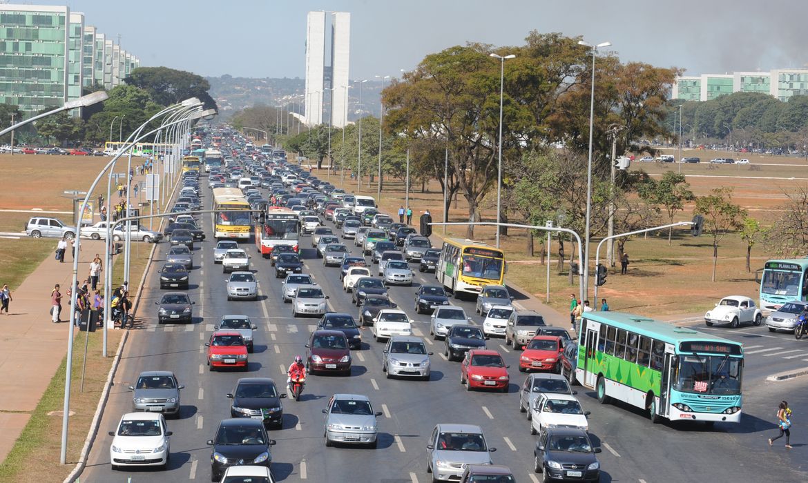transito_em_brasilia.jpg