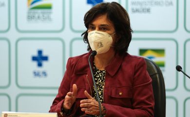A presidente da Fiocruz Nísia Trindade Lima,durante coletiva de imprensa, sobre a antecipação de novos lotes de vacina contra a covid-19.