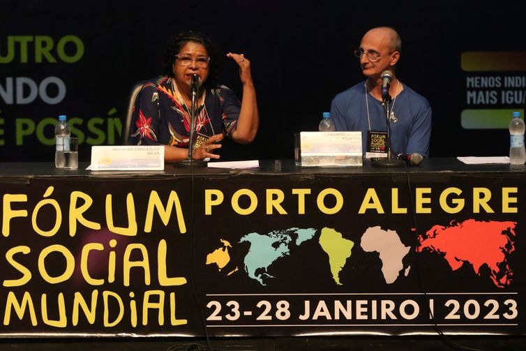 Maria da Conceição Silva, da mesa diretora do Conselho Nacional de Saúde, fala no painel “O Cenário dos Objetos do Desenvolvimento Sustentável (ODS) no Contexto Atual”, no Fórum Social Mundial, na Assembleia Legislativa do Rio Grande do Sul, em