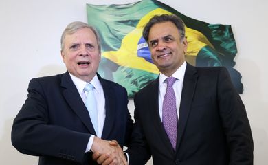 Brasília - O presidente licenciado do PSDB, senador Aécio Neves, confirma o senador Tasso Jereissati na presidência interina do PSDB (Marcelo Camargo/Agência Brasil)