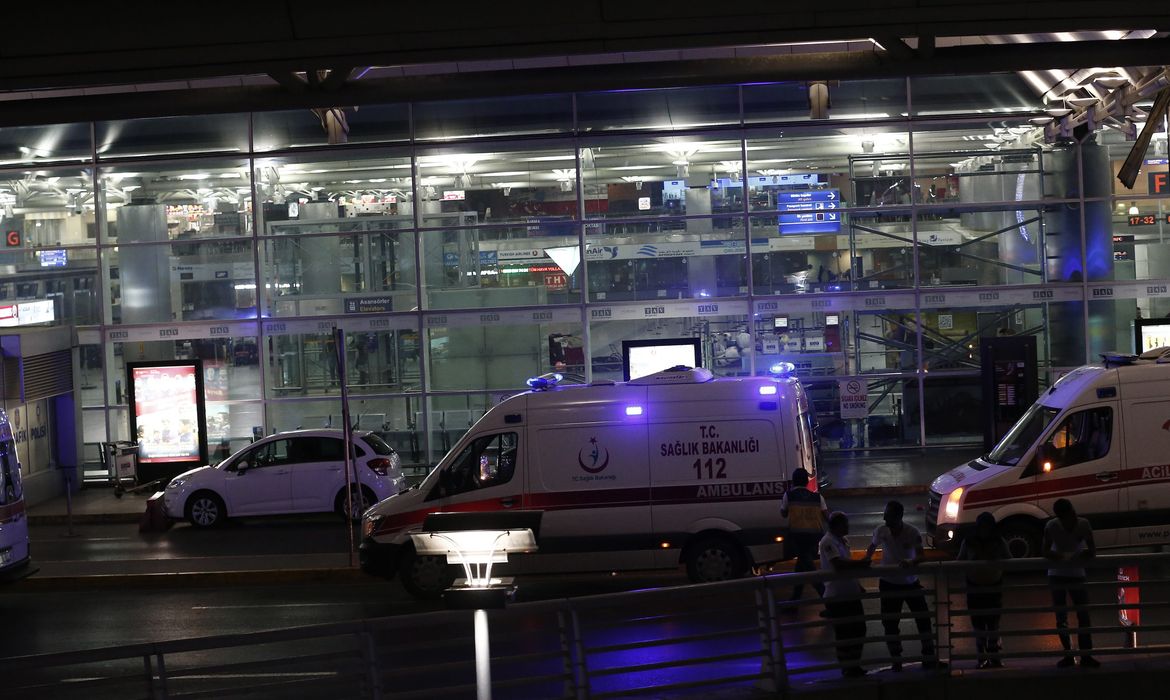 Dupla explosão em aeroporto de Istambul