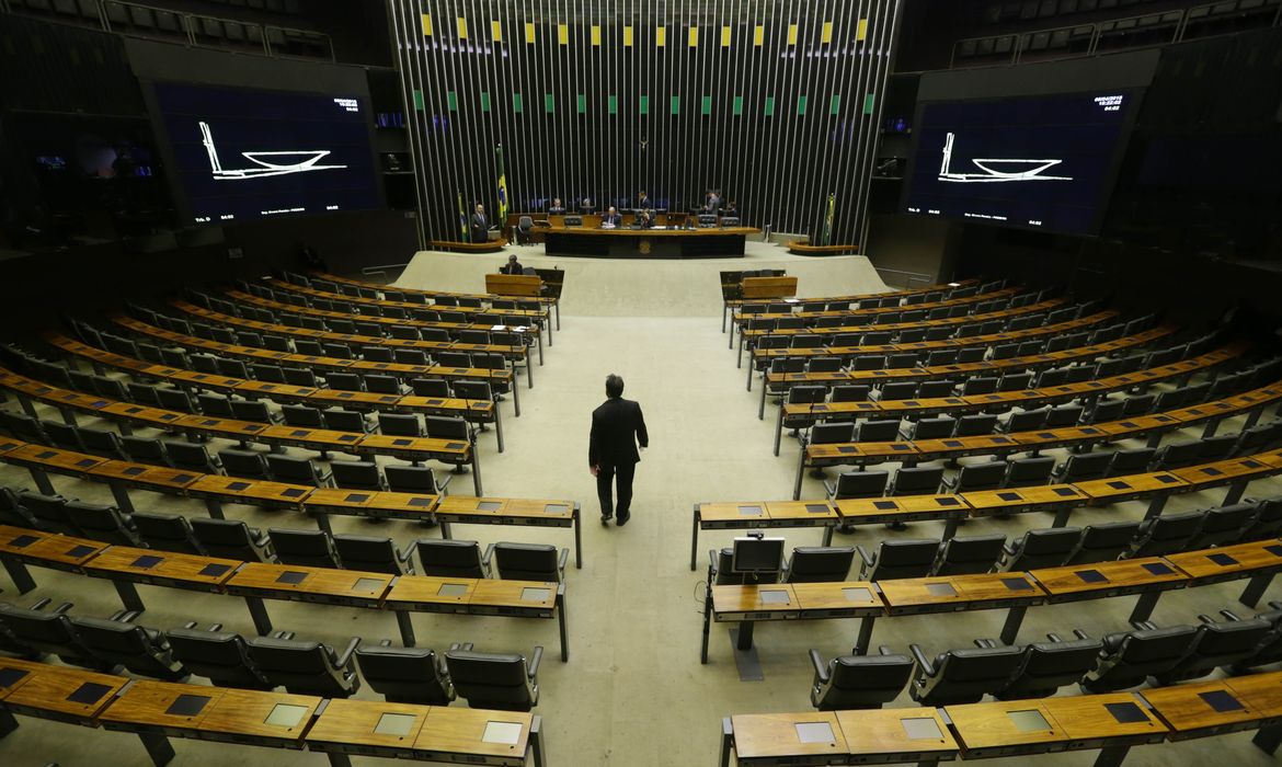 Brasília - Plenário da Câmara ficou vazio nesta quinta-feira, após a votação do habeas corpus do ex-presidente Lula (Fabio Rodrigues Pozzebom/Agência Brasil)