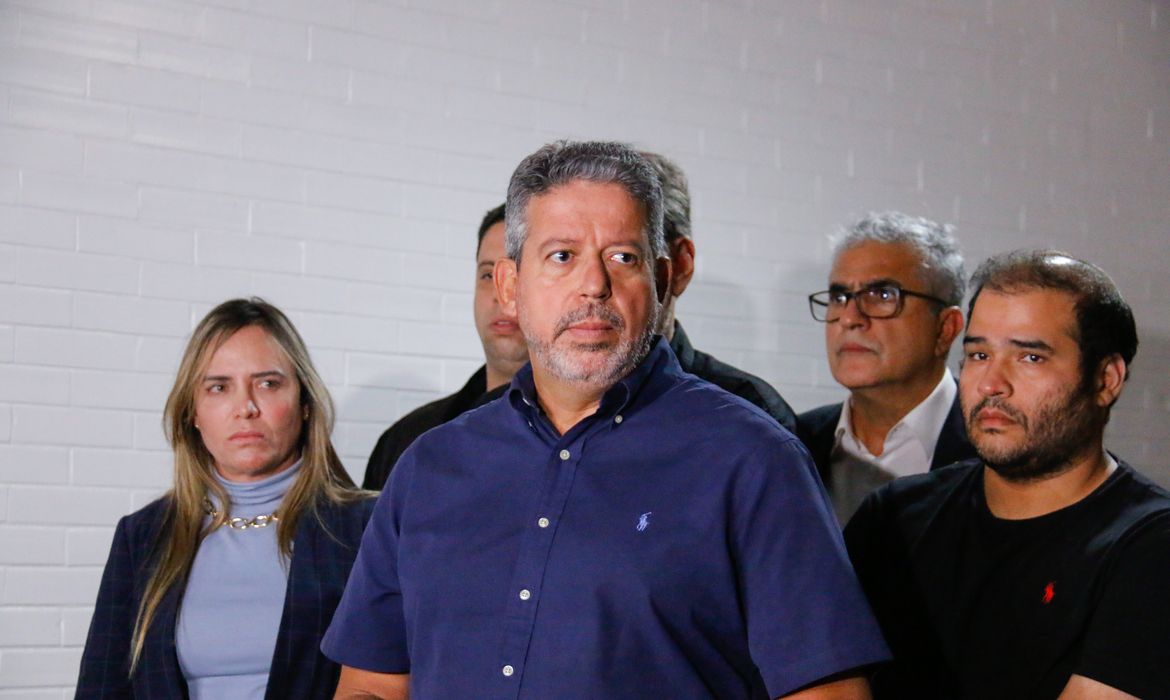 Pronunciamento do Presidente da Câmara dos Deputados. Dep. Arthur Lira PP-AL; Dep. Celina Leão PP-DF; Dep. Lucas Vergilio SOLIDARIEDADE-GO