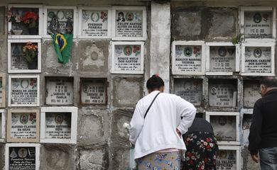 São Paulo (SP), 02/11/2023 - Movimento em Dia de Finados no Cemitério São Luiz, em São Paulo.  Foto: Paulo Pinto/Agência Brasil