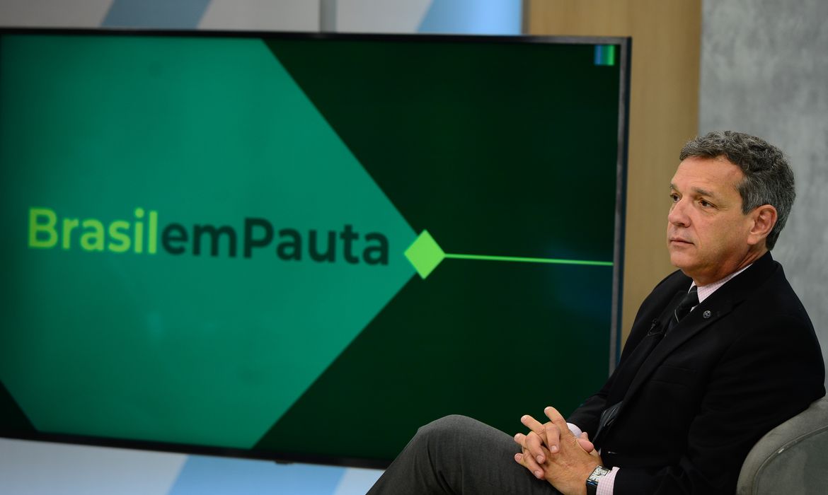 O secretário especial de Desburocratização, Gestão e Governo Digital, Caio Paes de Andrade, participa do programa Brasil em Pauta da TV Brasil