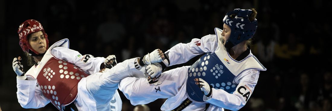 Brasileira Raphaella Galacho disputa no Taekwondo com a canadense Nathalie Iliesco