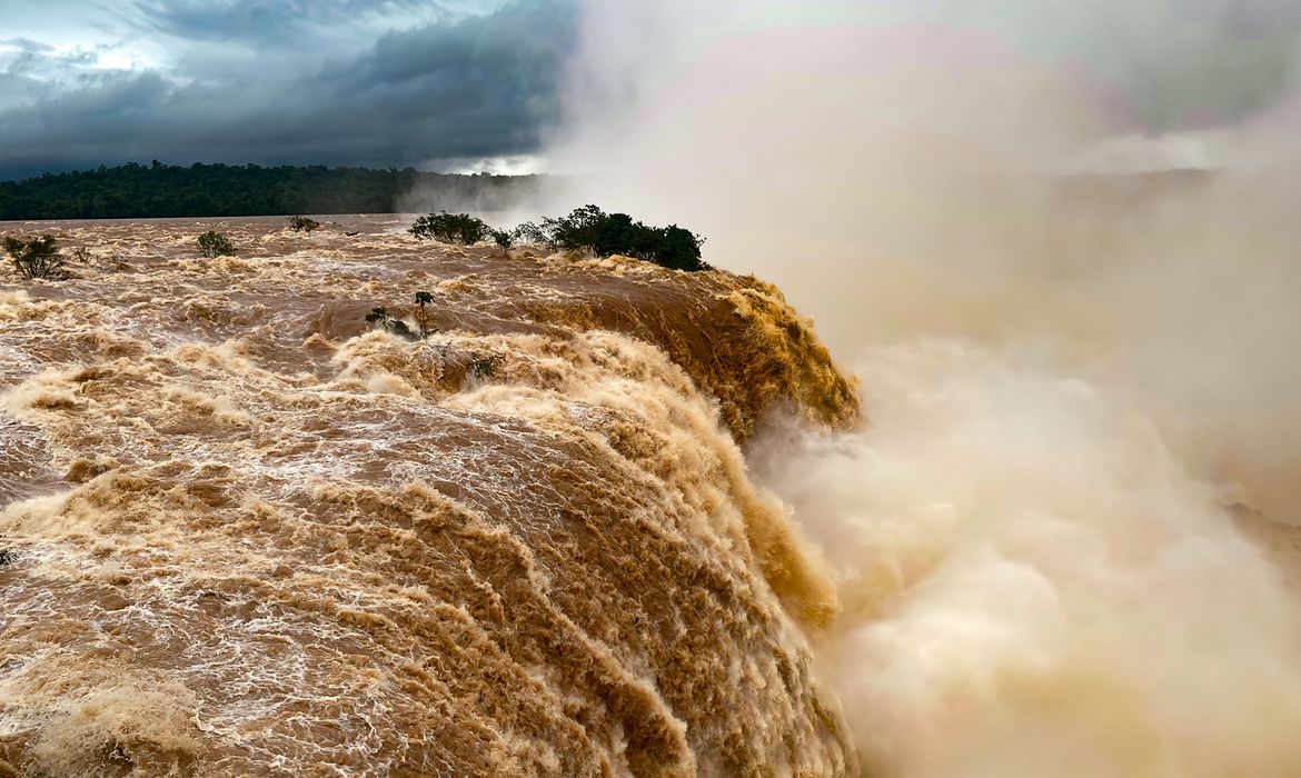 Paraná - 31.10.2023,   Vazão nas Cataratas do Iguaçu. Foto: Urbia Cataratas