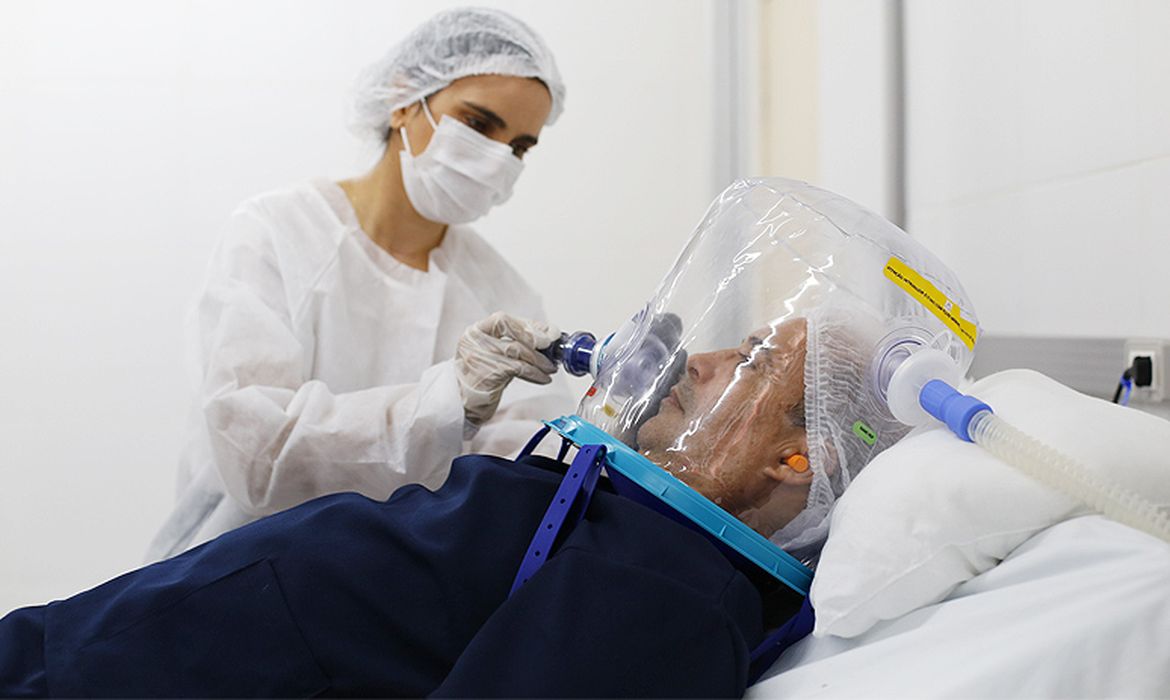 Pesquisa: capacete Elmo reduz intubaes em pacientes com covid-19