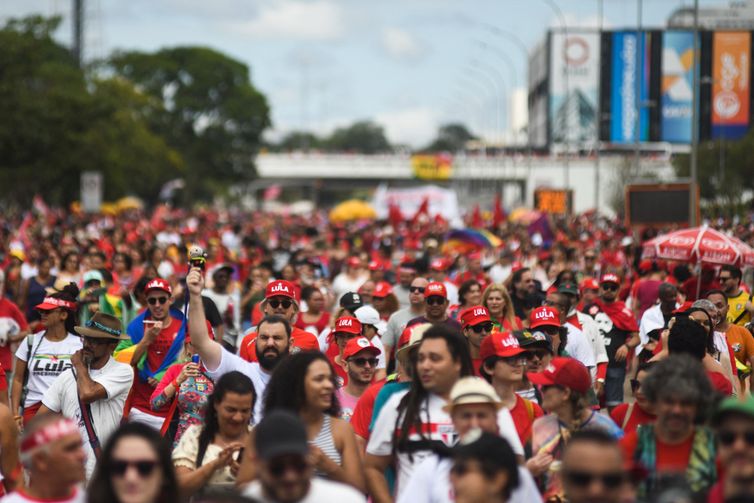 Supporters gather ahead of Lula's swear-in ceremony, in Brasilia