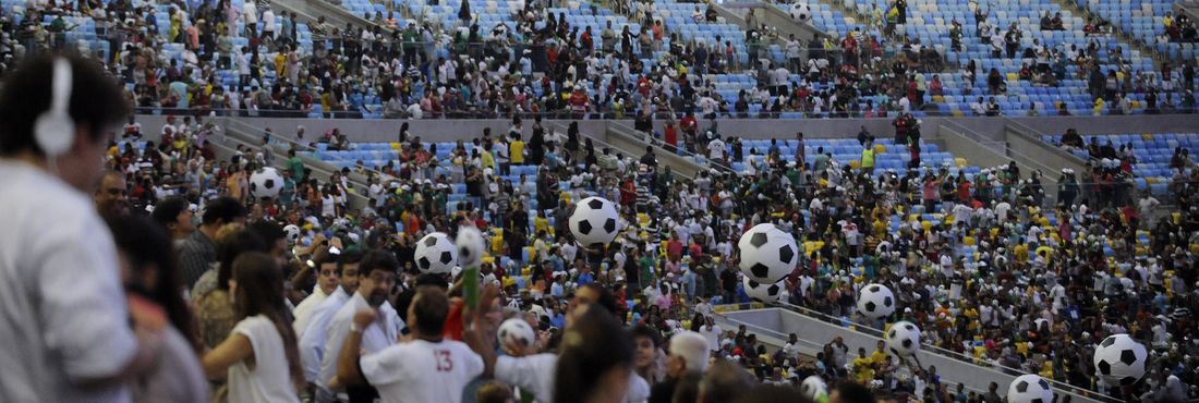O palco da final da Copa do Mundo de 2014 e inaugurado e recebeu o primeiro evento-teste de olho na Copa das Confederações.