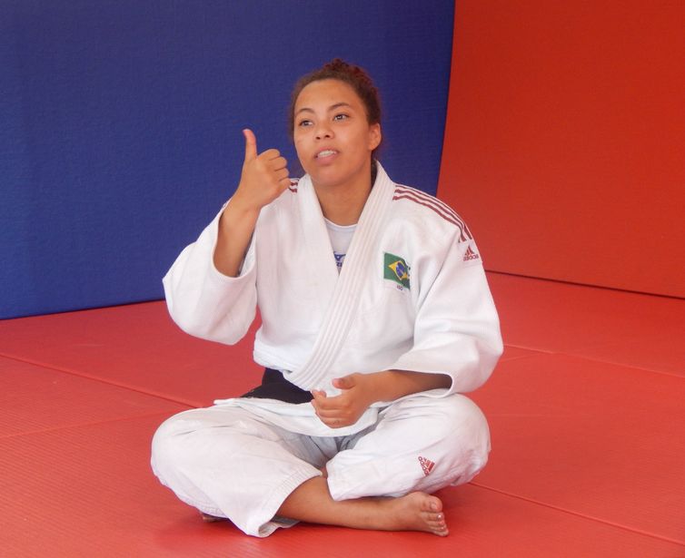  A judoca Marcele Félix, que é surda, conversa com nossa equipe sobre a paixão dela pelo judô