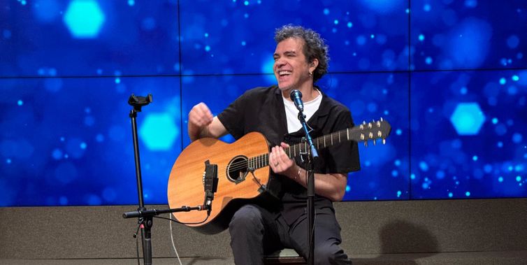 Sem Censura homenageia o multiartista Paulinho Moska