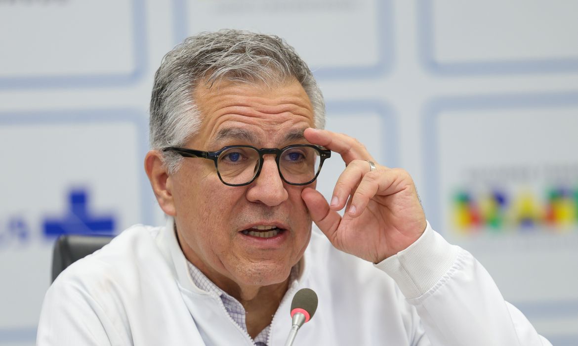Brasília (DF) 25/11/2025 - O ministro da Saúde, Alexandre Padilha, anuncia durante café com lideranças evangélicas a compra da vacina contra o vírus sincicial respiratório (VSR) e o cronograma de distribuição aos estados.  Foto: Fabio Rodrigues-Pozzebom/ Agência Brasil