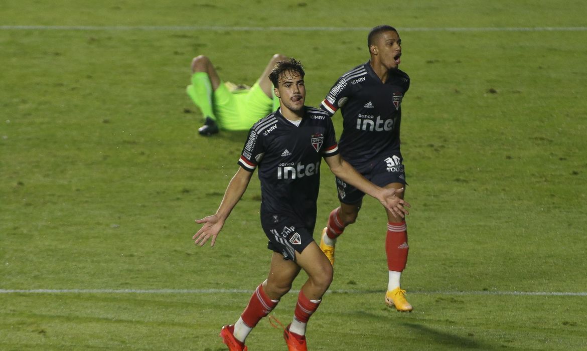 São Paulo vence Goiás por 2 a 1 - série a do brasileirão, em 07/11/2020