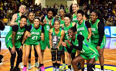 Brasil derrota Canadá em último amistoso antes da AmeriCupW - em 22/06/2025 - seleção brasileira feminina de basquete