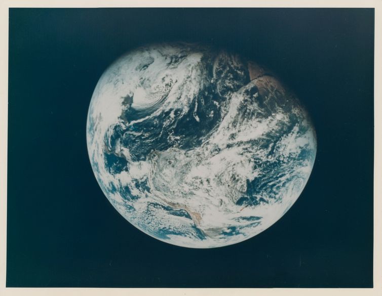 Lote 210, Primeira fotografia do planeta Terra tirada por humanos pelo tripulante da Apollo 8 William Anders