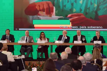 Antonio Cruz/Agência Brasil Brasília (DF), 05/08/2025 - Ministro da Fazenda, Fenando Haddad, ministro das Relações Exteriores, Celso Amorim, primeira-dama, Janja Lula da Silva, presidente da República, Luiz Inácio Lula da Silva, vice-presidente, Geraldo Alckmin e a ministra das Relações Institucionais, Gleisi Hoffmann, durante 5ª Reunião Plenária do Conselho de Desenvolvimento Econômico Social Sustentável (CDESS), realizado no Palácio do Itamaraty. Foto: Antonio Cruz/Agência Brasil