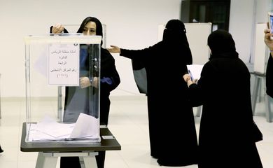 Pela primeira vez, mulheres participam das eleições na Arábia Saudita, como candidatas e eleitoras