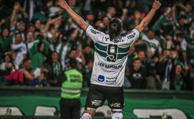 Léo Gamalho -  Cortiba vence Brasil de Pelotas por 2 a 1 - Série B - campeonato brasileiro