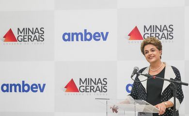 Uberlândia (MG) - Presidenta Dilma Rousseff durante cerimônia de inauguração da Cervejaria Uberlândia Ambev (Roberto Stuckert Filho/PR)