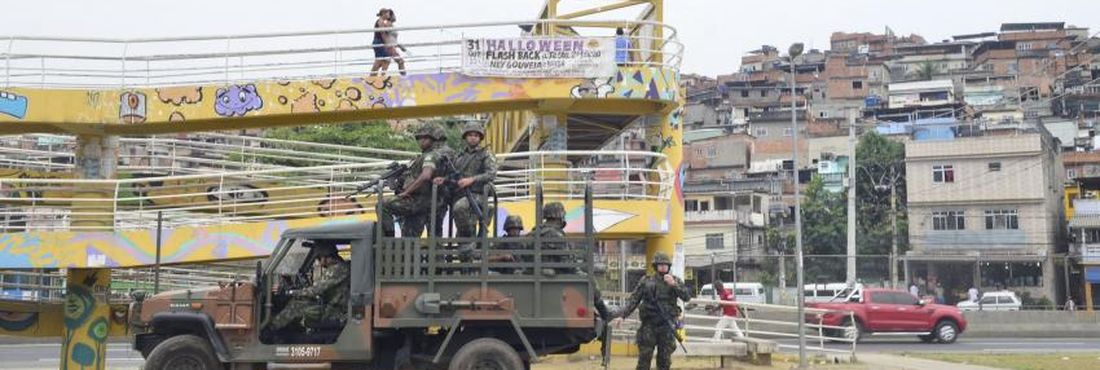Exército reforça efetivo para o segundo turno das eleições no Complexo da Maré, zona norte do Rio