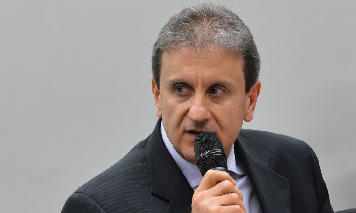 Brasília - O doleiro Alberto Youssef e o advogado Tracy Reinaldet durante audiência na Comissão Parlamentar de Inquérito (CPI) dos Fundos de Pensão (Valter Campanato/Agência Brasil)