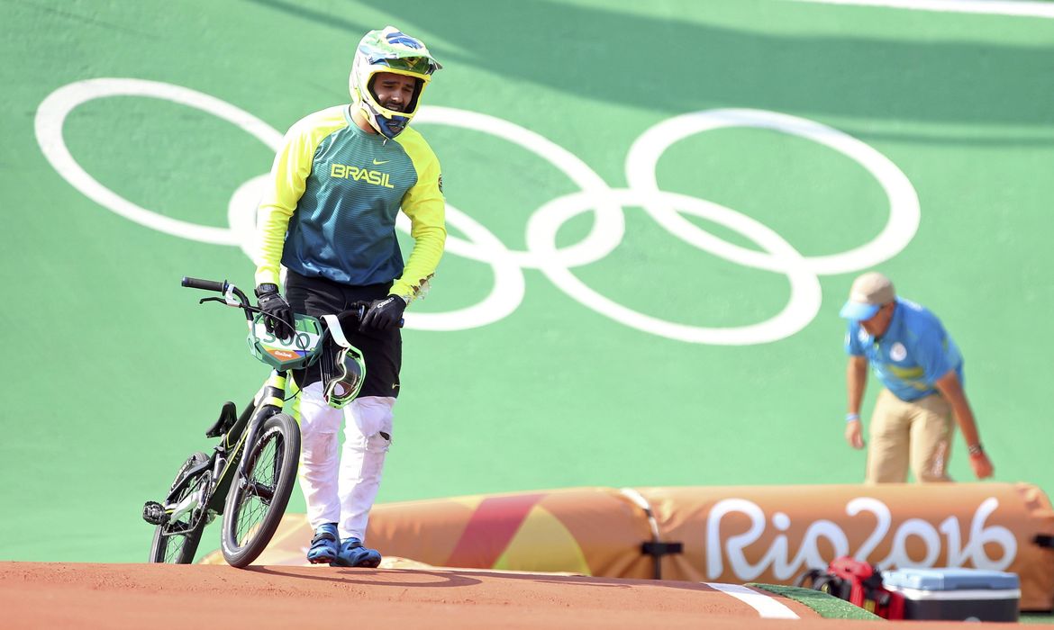 O brasileiro Renato Rezende é eliminado no ciclismo BMX, nas quartas de final da competição nos Jogos Olímpicos do Rio