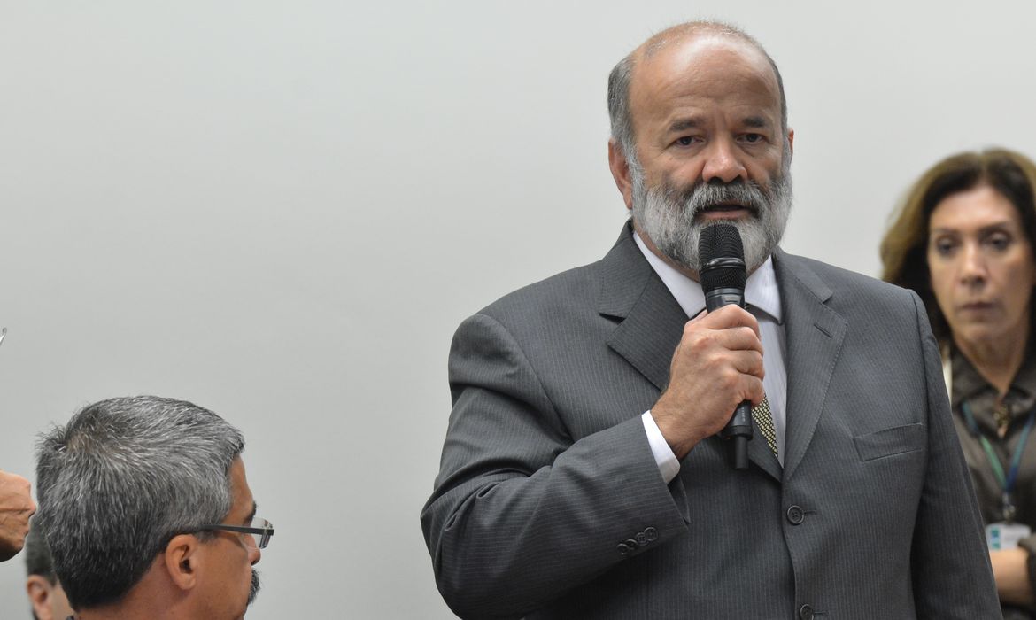 O tesoureiro do PT, João Vaccari Neto, presta depoimento na CPI da Petrobrás, na Câmara dos Deputados (Antonio Cruz/Agência Brasil)