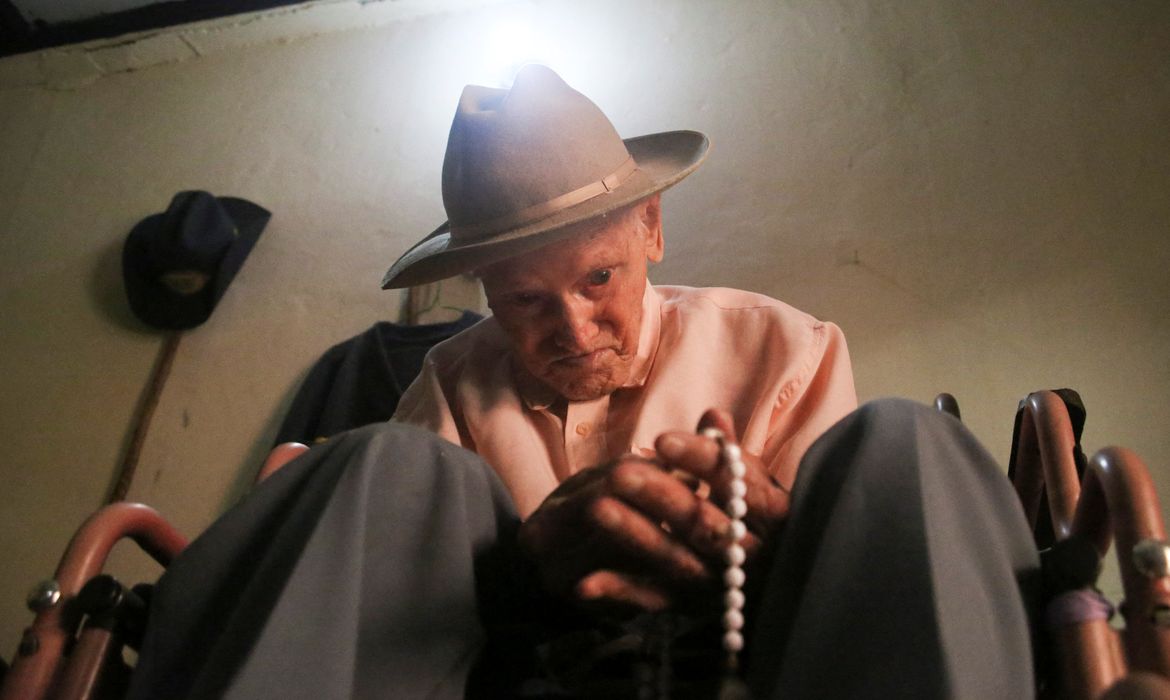 World's oldest man celebrates his 113th birthday in Venezuela