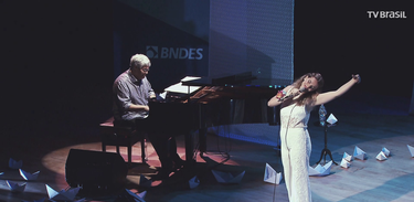 Grazie Wirtti se apresenta com o pianista Leandro Braga